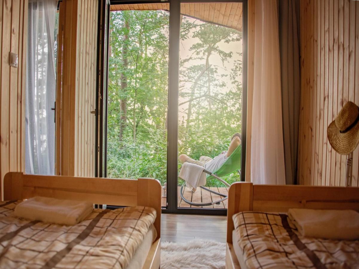 Domki Wakacyjne Delfin Slesin Hotel Екстериор снимка